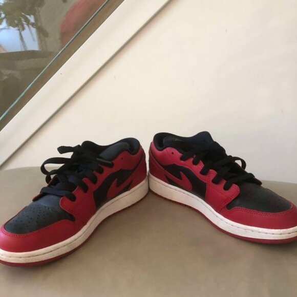 Jordan 1 Low Reverse Bred - Picture 2 of 3